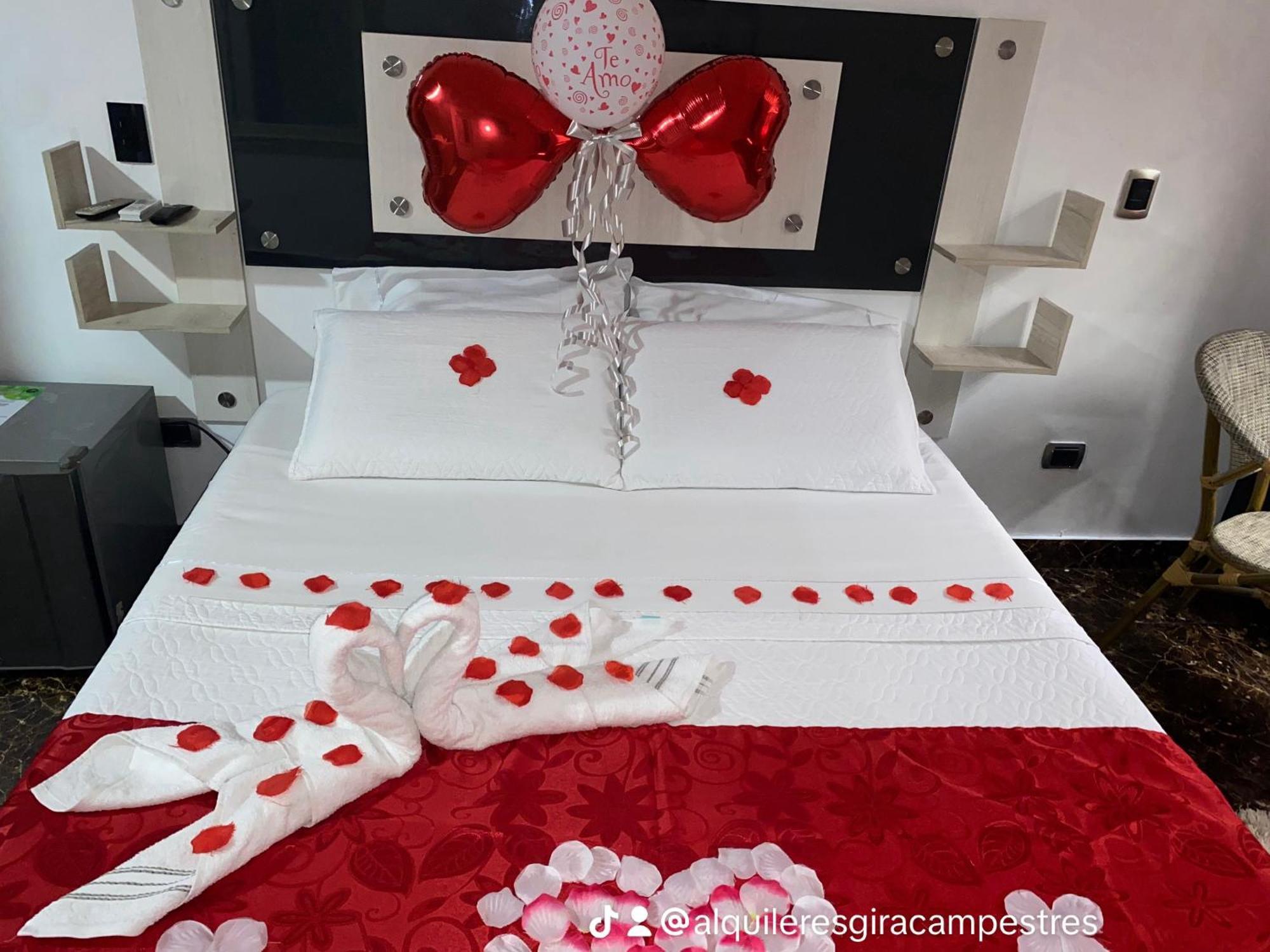Hotel Deluxe Oasis De La Colina Girardot Eksteriør billede