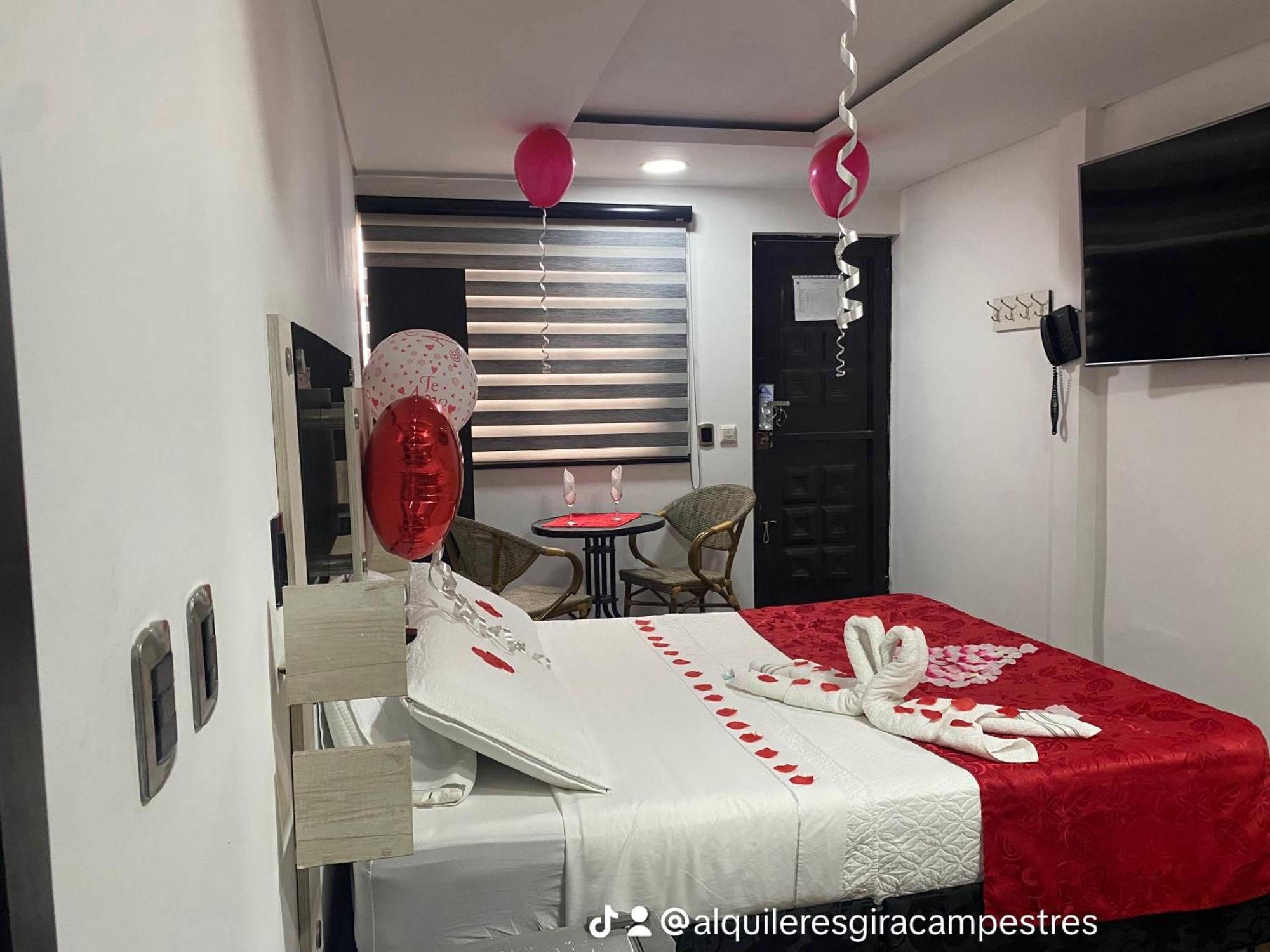 Hotel Deluxe Oasis De La Colina Girardot Eksteriør billede